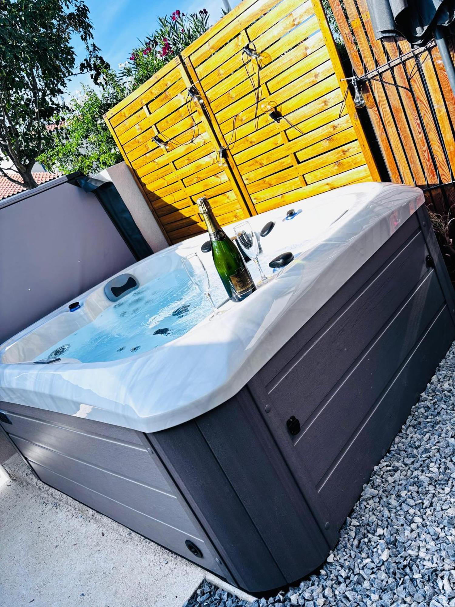 Logement Du Sud Avec Jacuzzi Sommières Exteriér fotografie